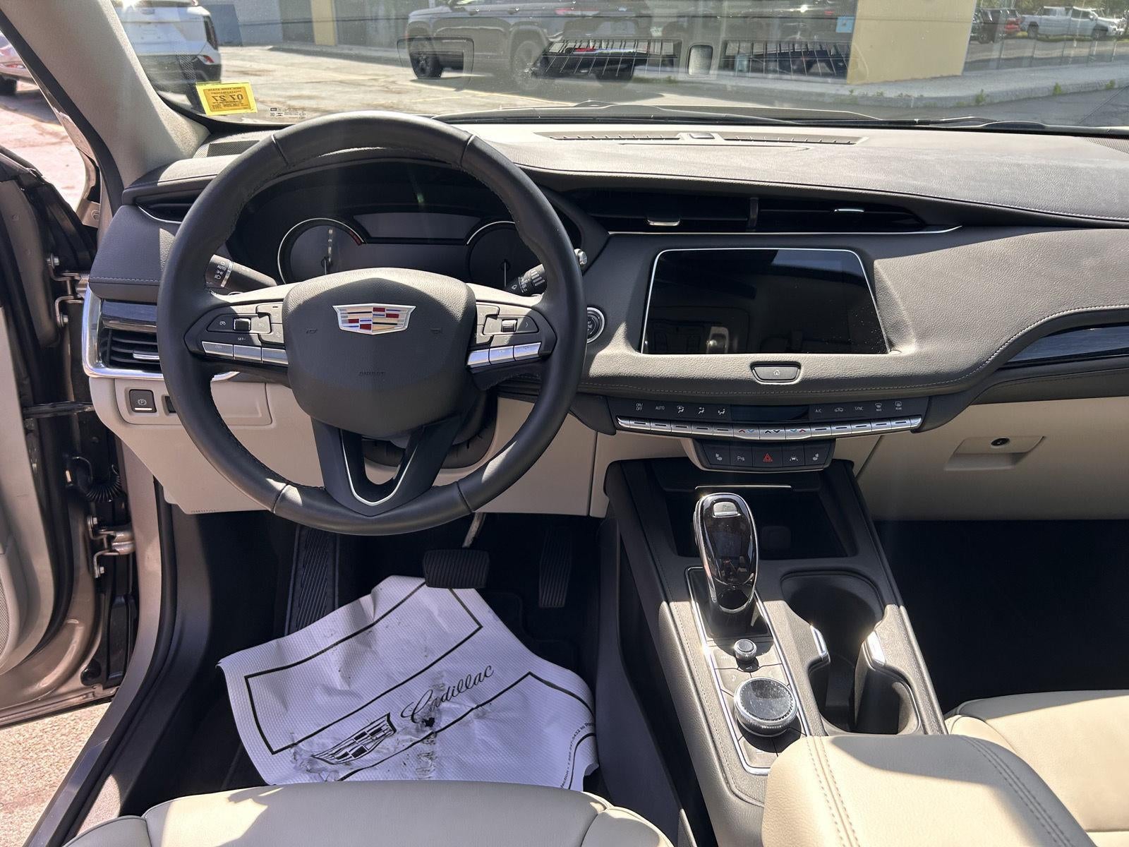 2023 Cadillac XT4 Premium Luxury