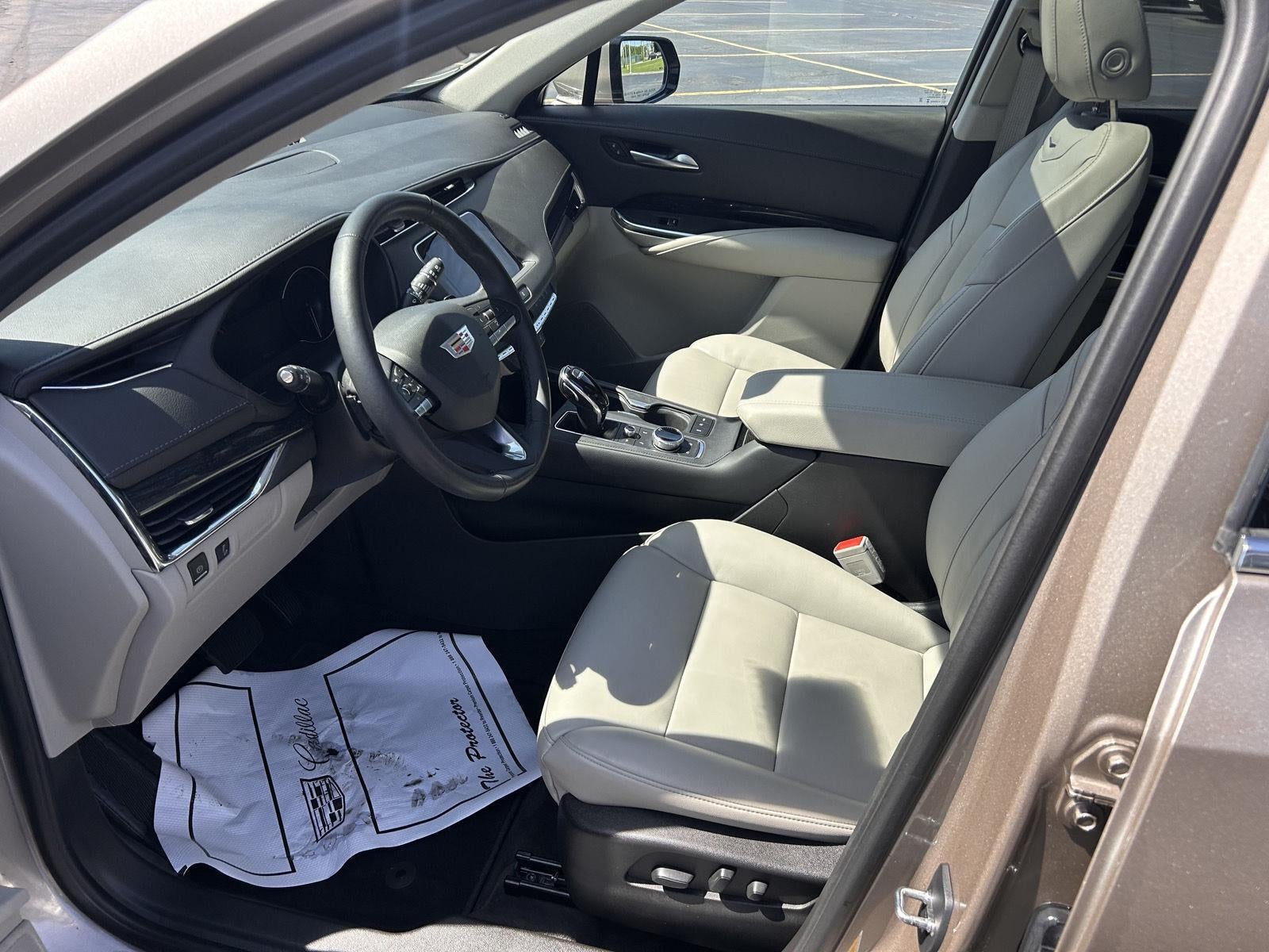 2023 Cadillac XT4 Premium Luxury
