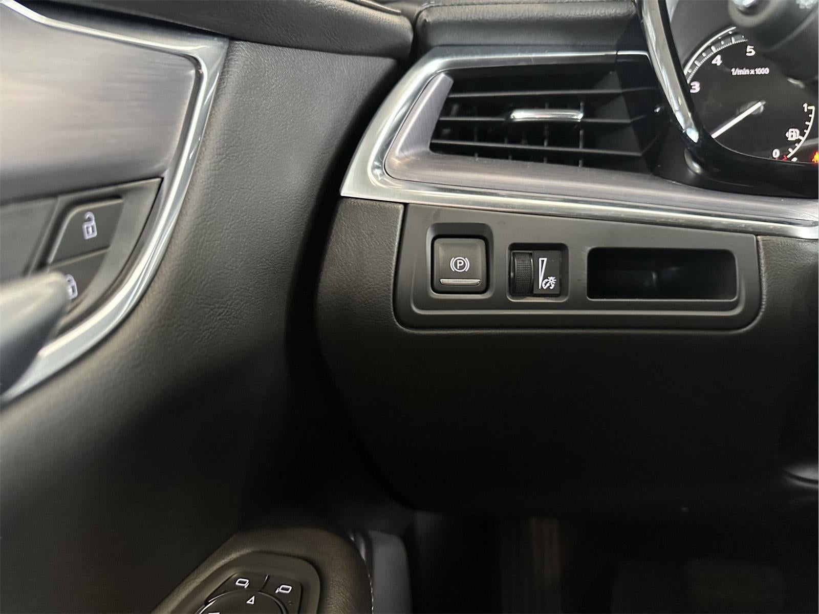 2025 Cadillac XT5 Luxury