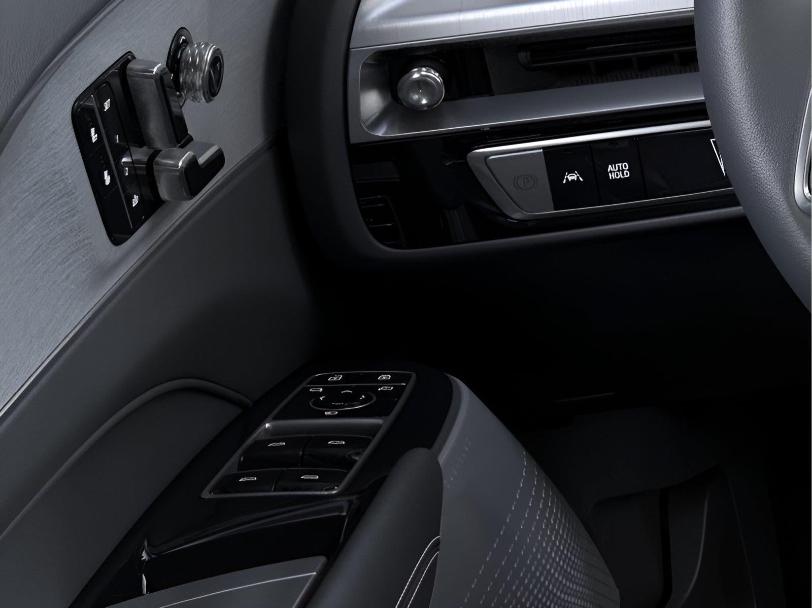 2027 Cadillac LYRIQ Luxury - Photo 16