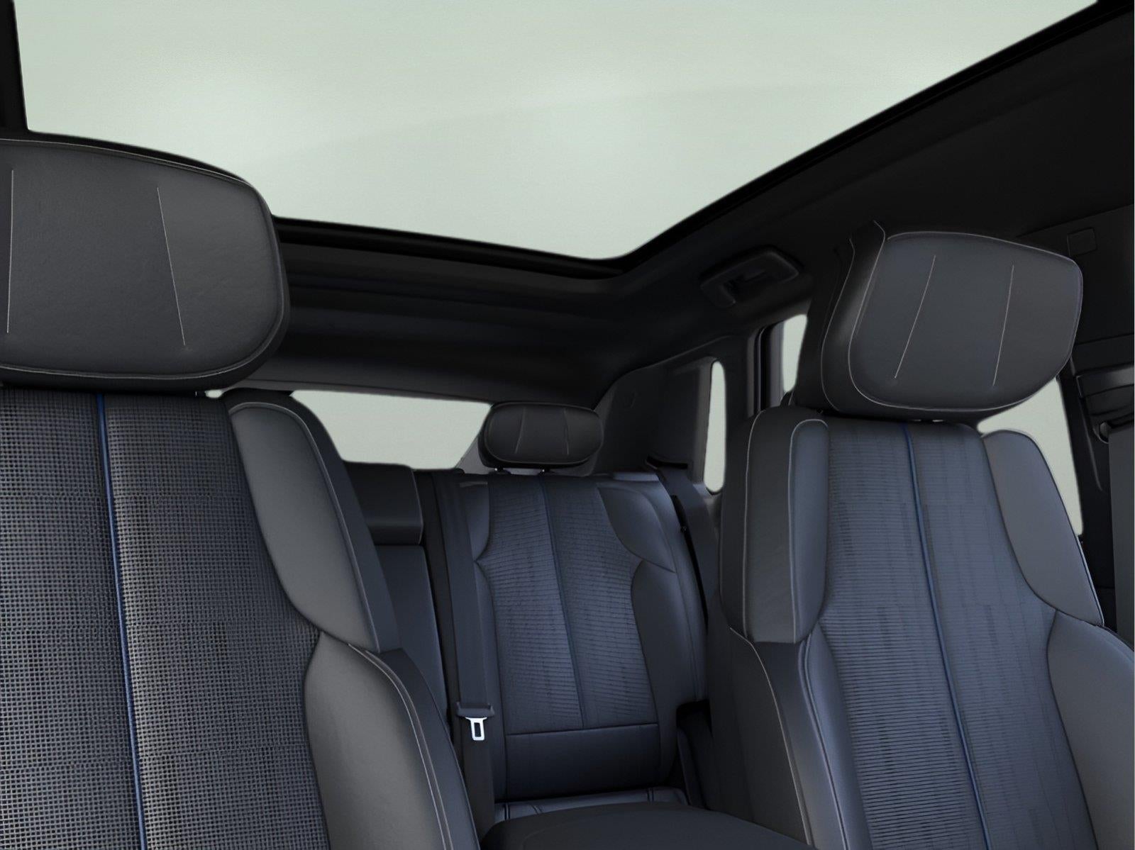 2027 Cadillac LYRIQ Luxury - Photo 18