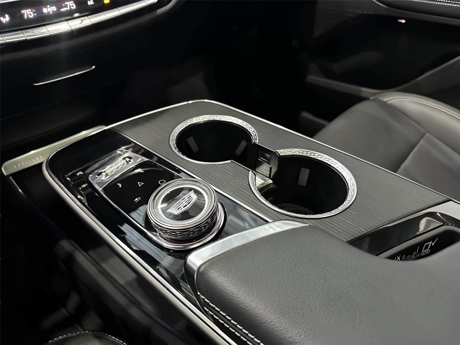 2024 Cadillac LYRIQ Luxury 1