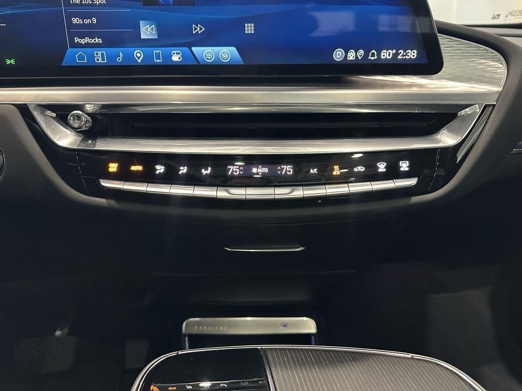 2024 Cadillac LYRIQ Luxury 1