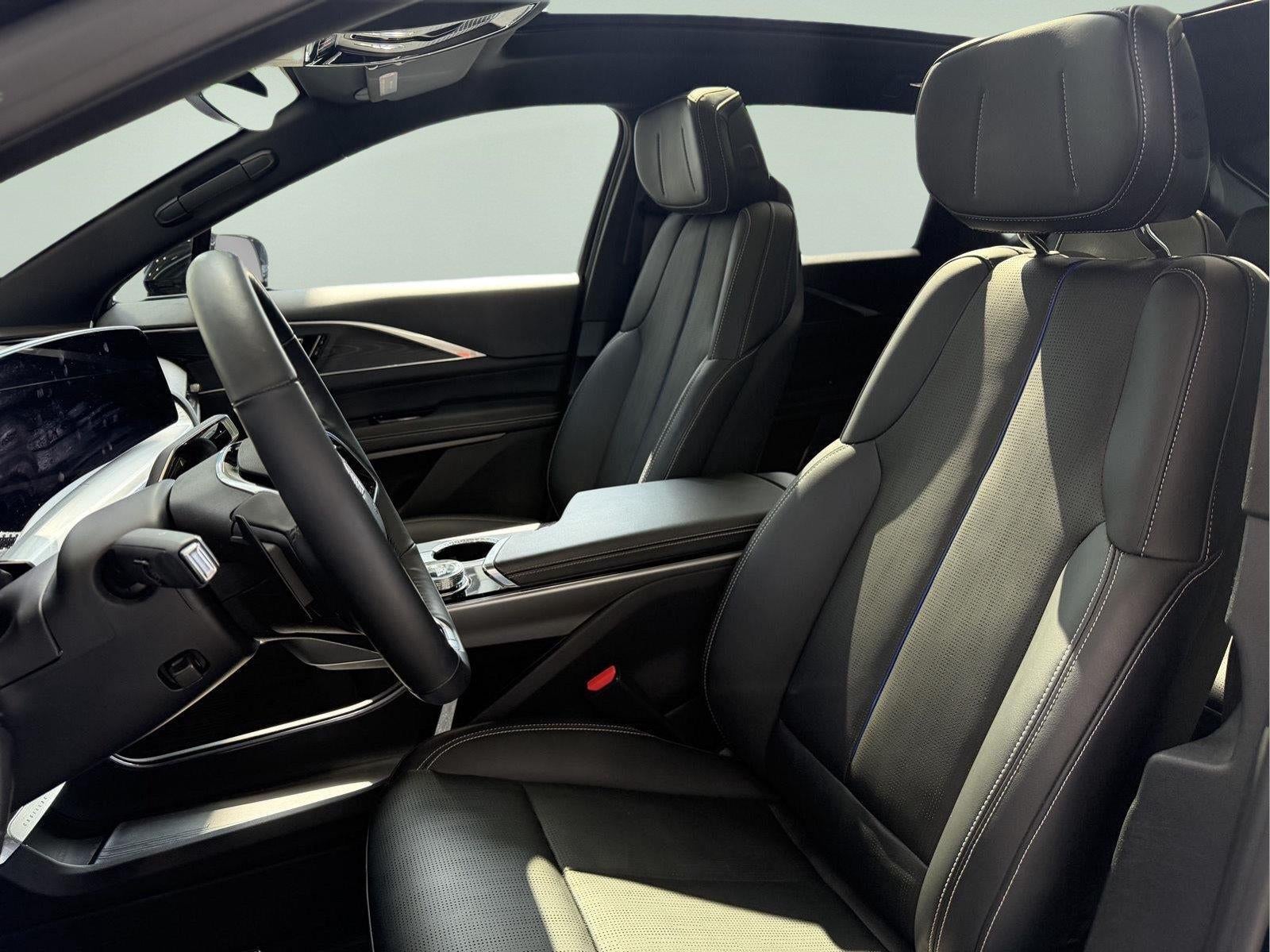 2024 Cadillac LYRIQ Luxury 1