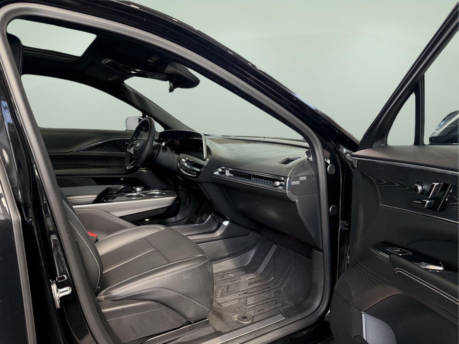 2024 Cadillac LYRIQ Luxury 1