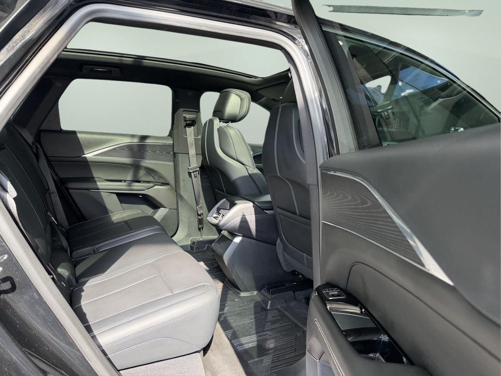2024 Cadillac LYRIQ Luxury 1