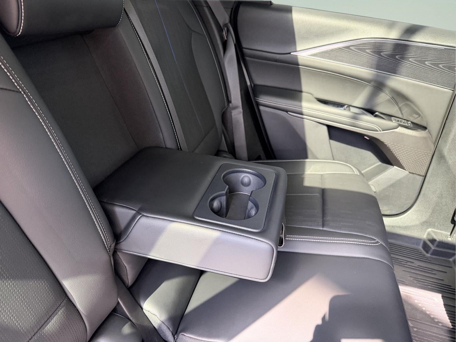 2024 Cadillac LYRIQ Luxury 1