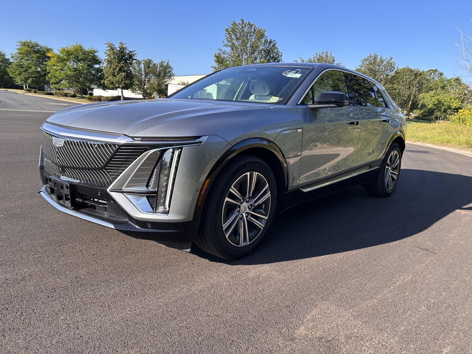 2024 Cadillac LYRIQ Luxury 2