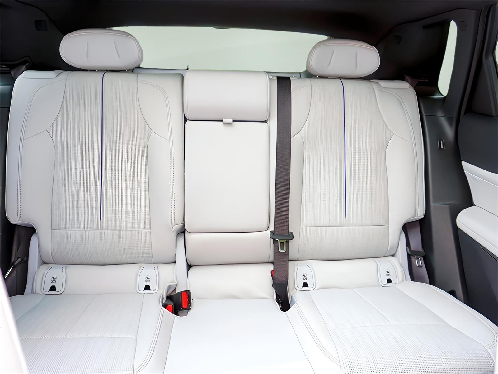 2025 Cadillac LYRIQ Sport 3