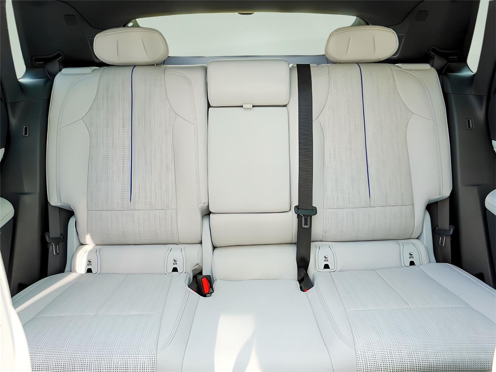 2025 Cadillac LYRIQ Sport 3