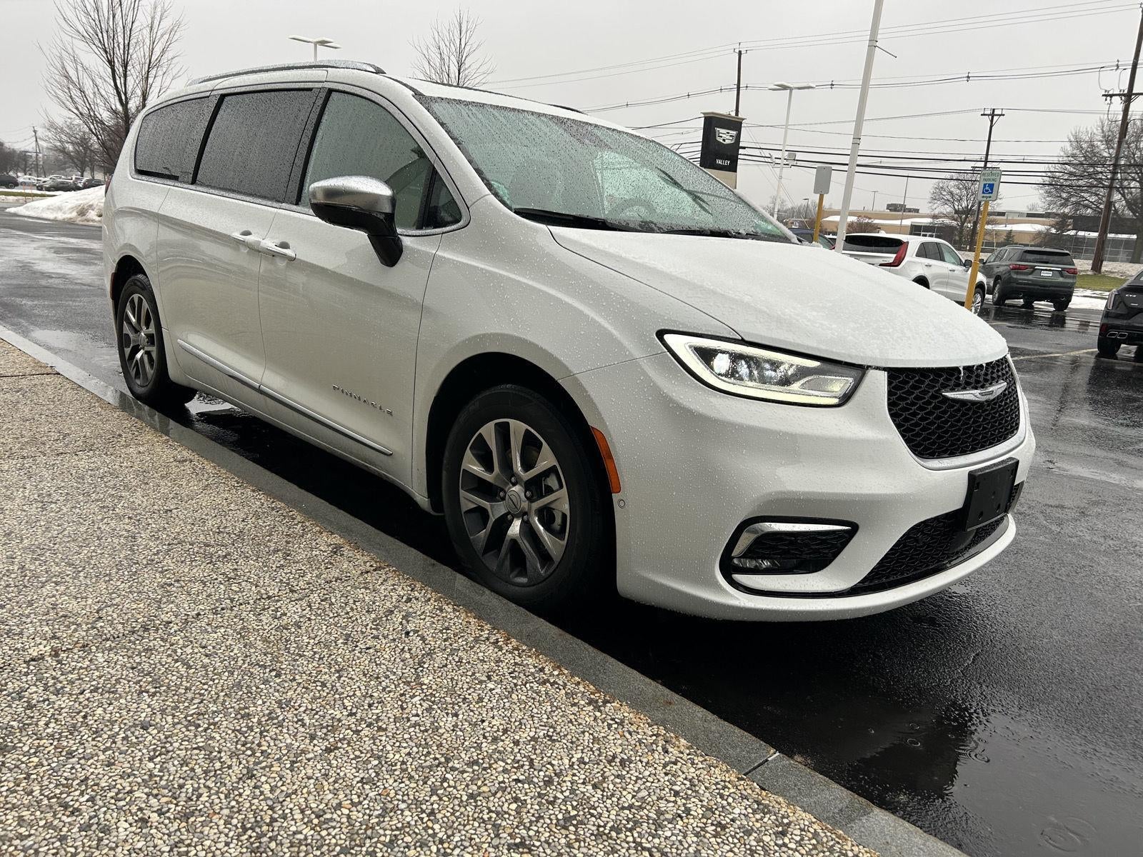 2023 Chrysler Pacifica Hybrid Pinnacle