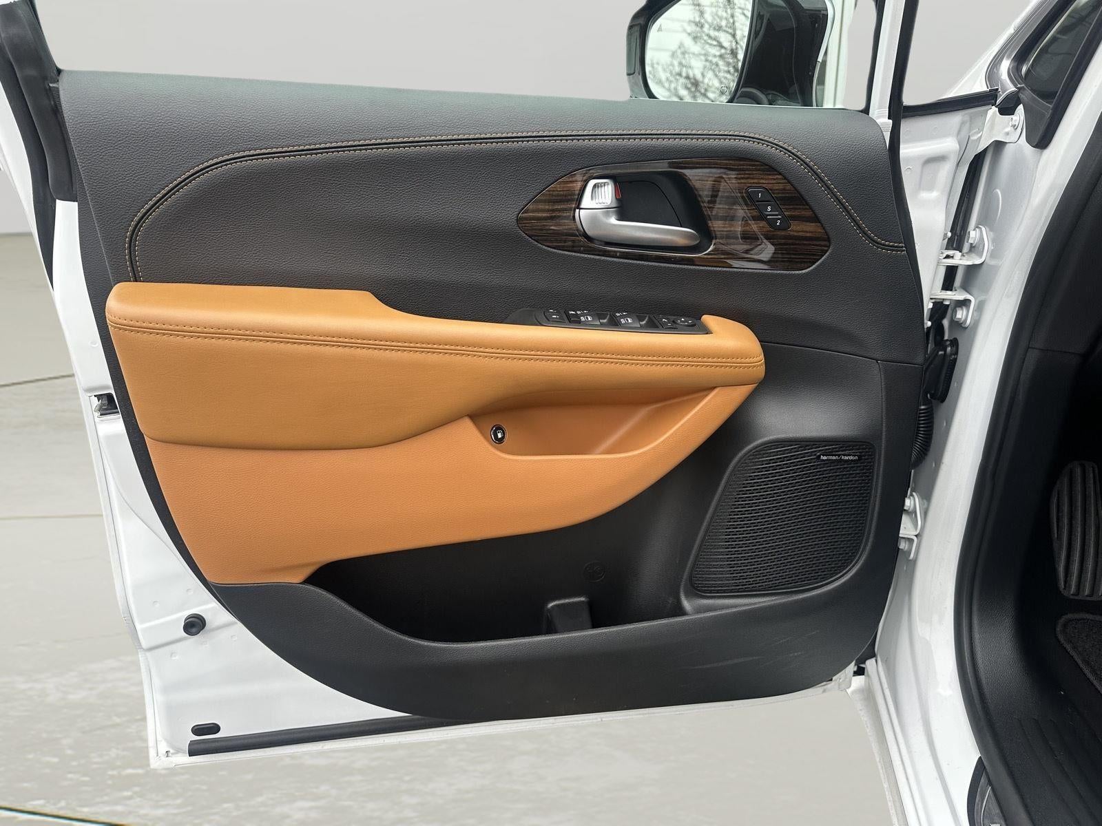 2023 Chrysler Pacifica Hybrid Pinnacle