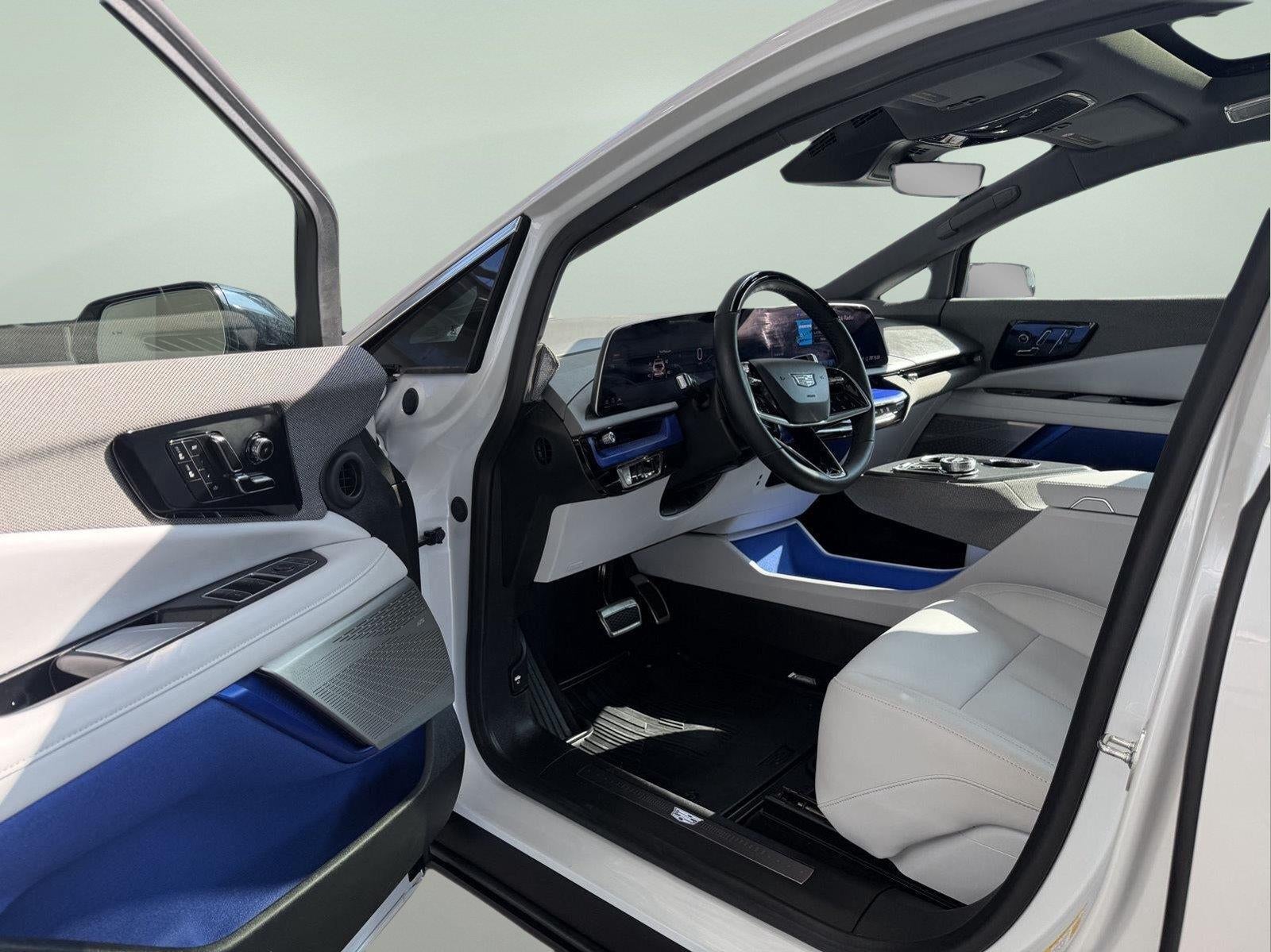2025 Cadillac OPTIQ Luxury 1