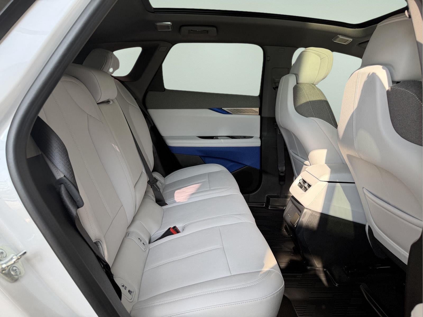2025 Cadillac OPTIQ Luxury 1