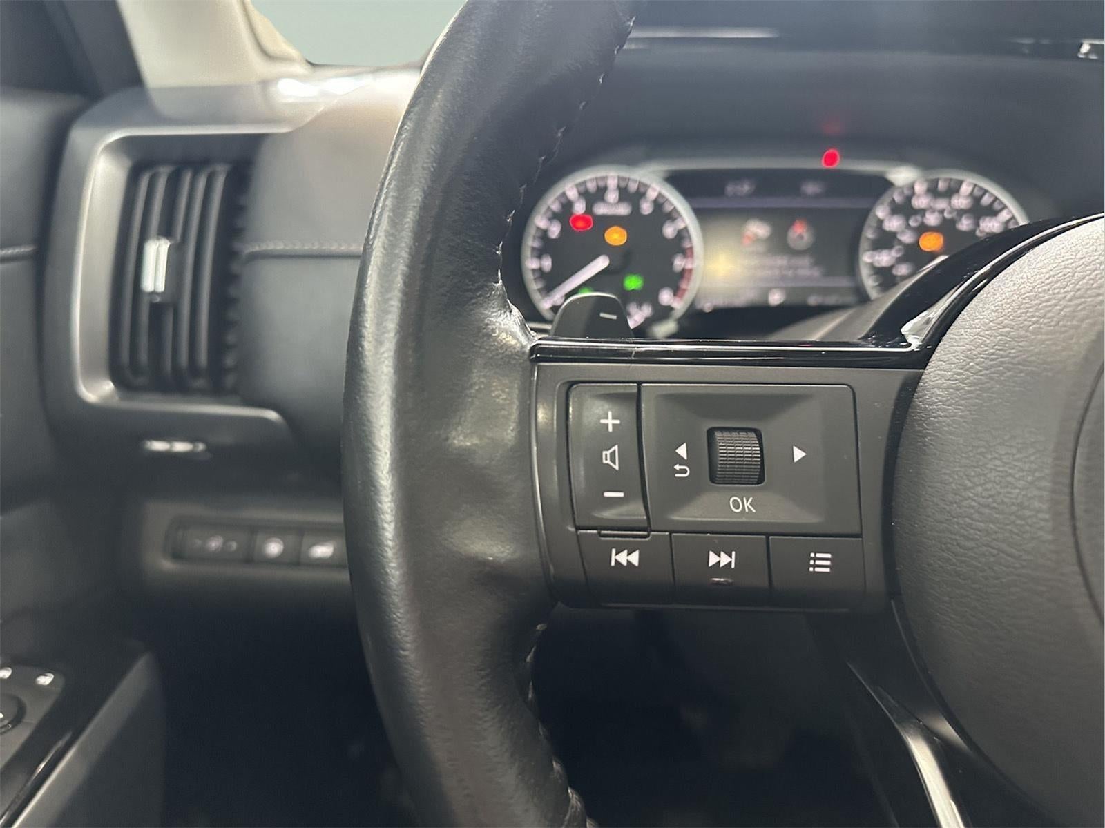 2022 Nissan Pathfinder SL