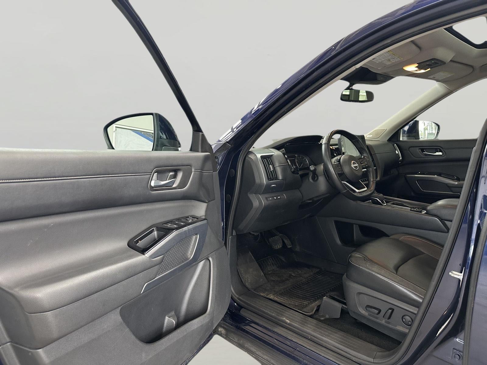 2022 Nissan Pathfinder SL